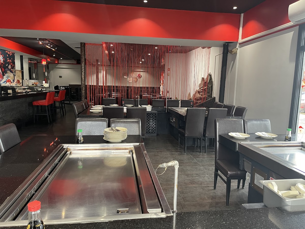 Momiji Sushi Steakhouse & Bar